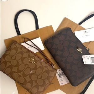 2 large classic zip wristlet purses